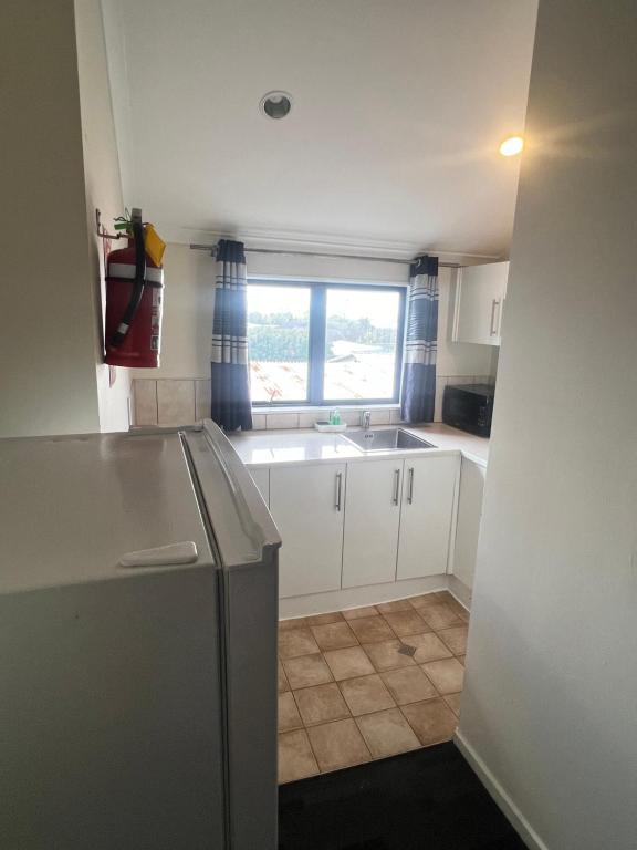 Kuchyň nebo kuchyňský kout v ubytování Walmsley Motel Mangere
