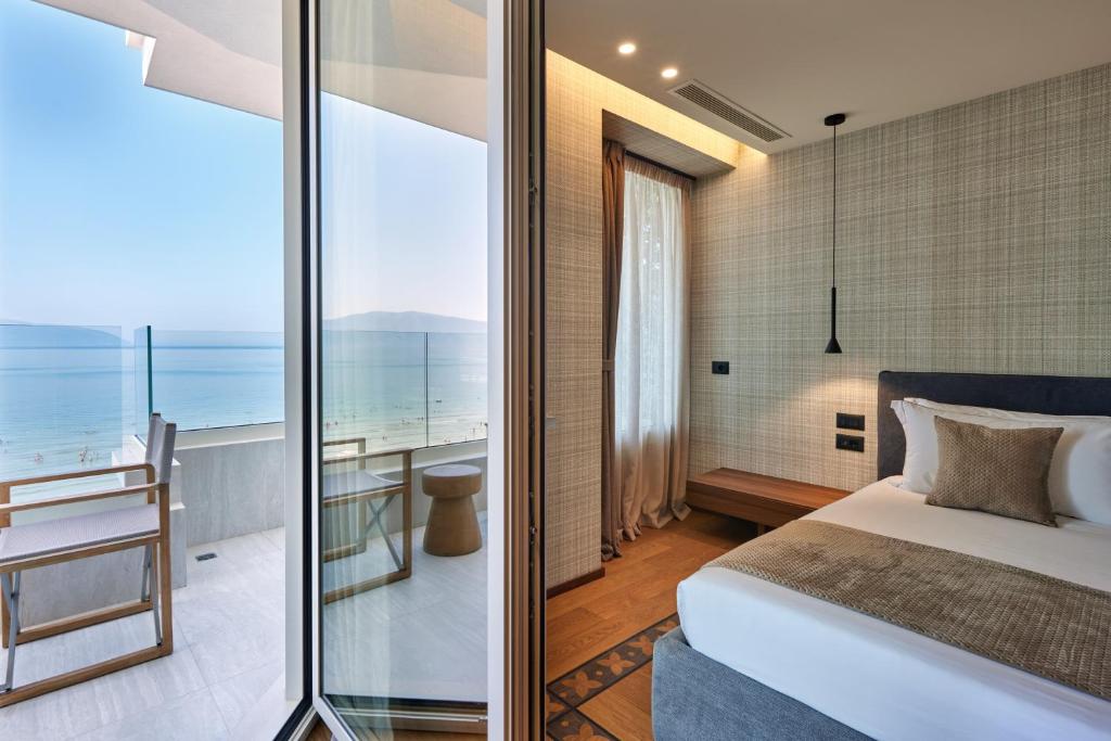 Postel nebo postele na pokoji v ubytování VALIS LUXURY Hotel