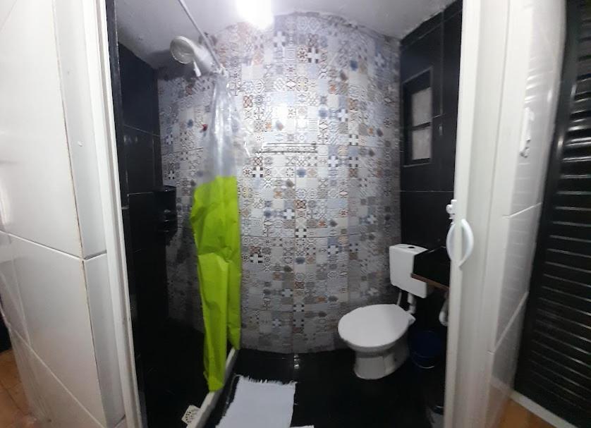 Et badeværelse på Hostel Residencial Carvalho