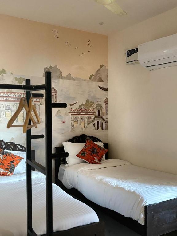 Postel nebo postele na pokoji v ubytování Kiran Apartment