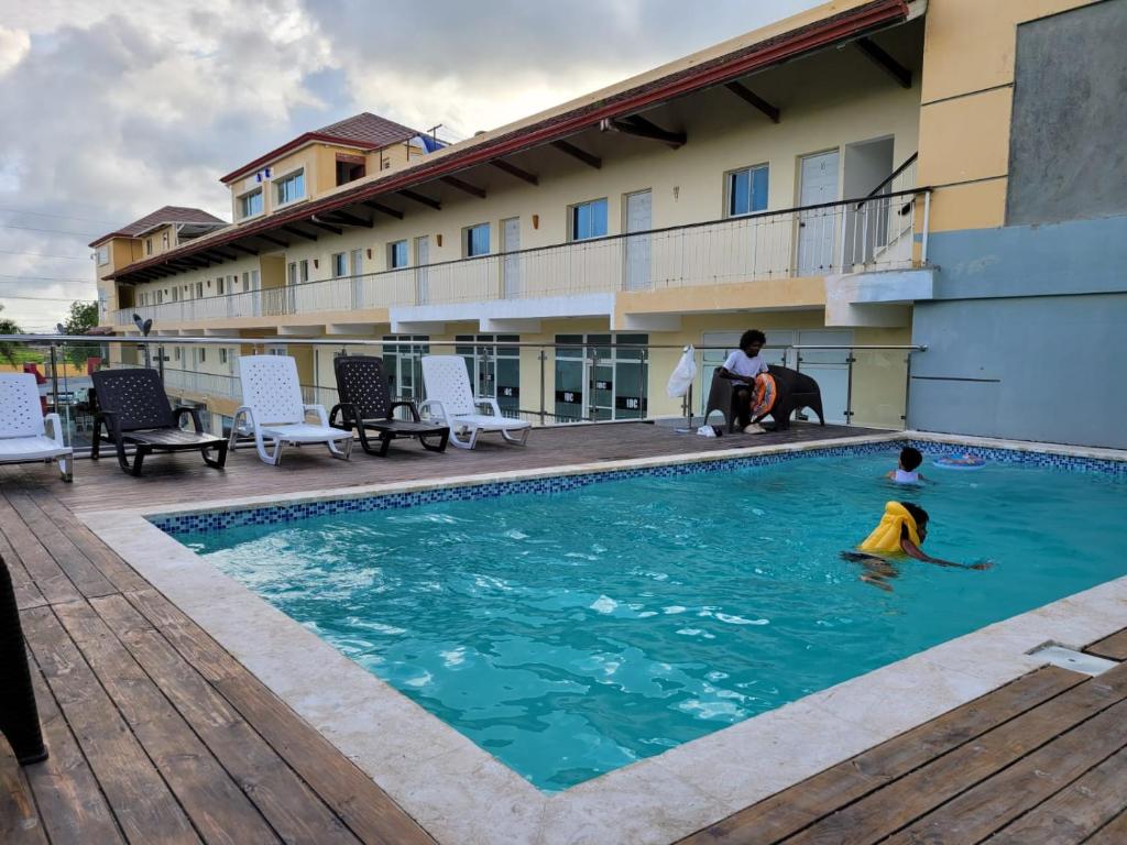 Bazén v ubytování Plaza Coral Hotel nebo v jeho okolí
