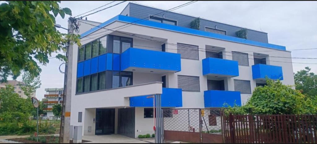 Το κτήριο όπου στεγάζεται  το διαμέρισμα