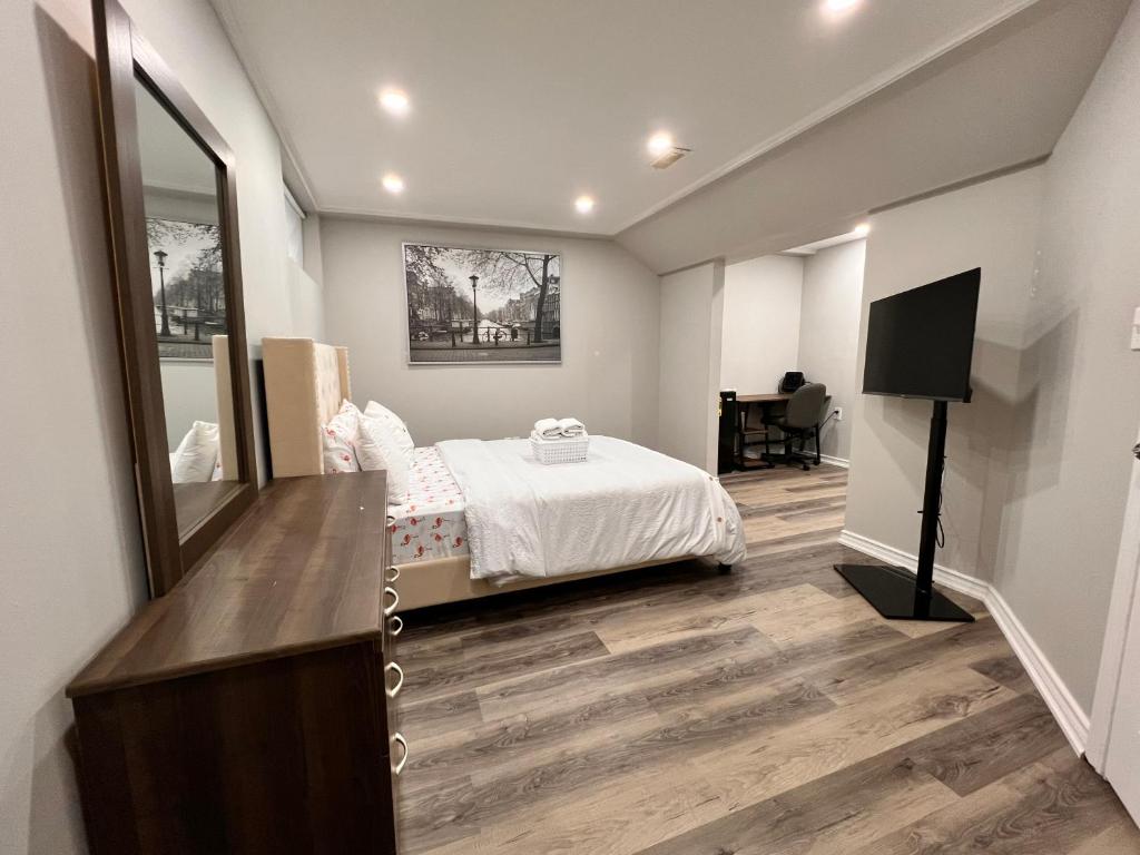 En eller flere senge i et værelse på Hestia Unit Kitchener