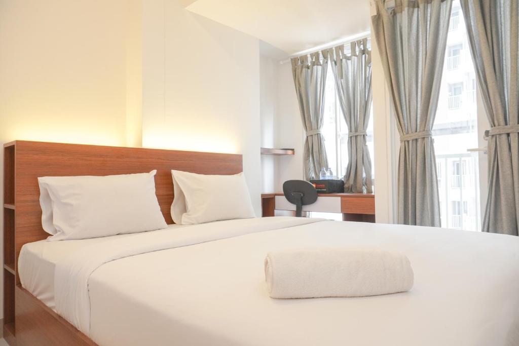 Ένα ή περισσότερα κρεβάτια σε δωμάτιο στο Simply Look Studio Tokyo Riverside PIK 2 Apartment By Travelio