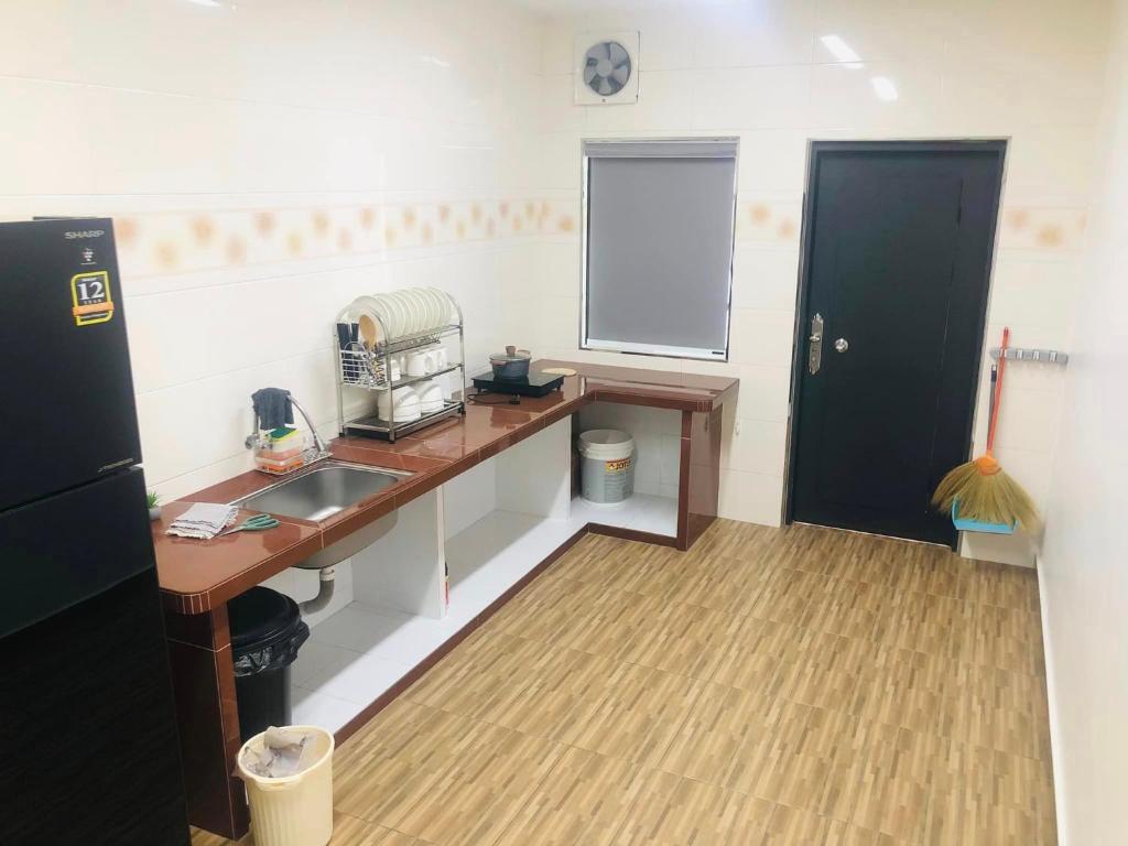 Kuchyň nebo kuchyňský kout v ubytování Happy Guest House Nibong Tebal 开心民宿高渊区