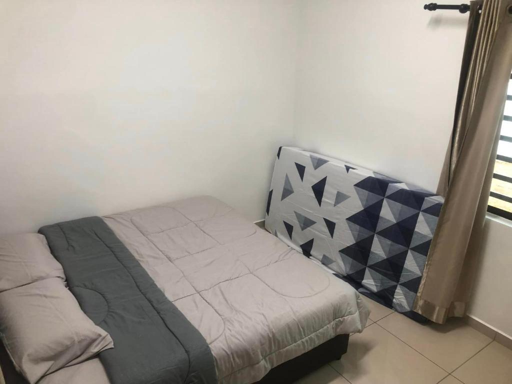 Postel nebo postele na pokoji v ubytování Happy Guest House Nibong Tebal 开心民宿高渊区