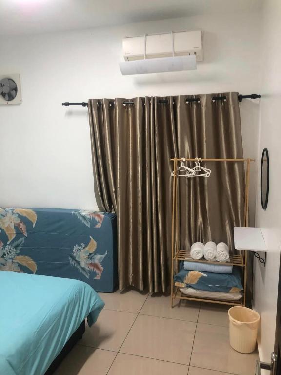 Postel nebo postele na pokoji v ubytování Happy Guest House Nibong Tebal 开心民宿高渊区