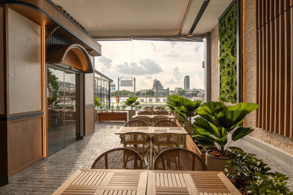 GLOW Bangkok Riverside - Resim 15