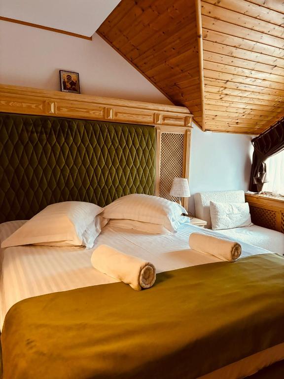 Postel nebo postele na pokoji v ubytování Casa Baciu