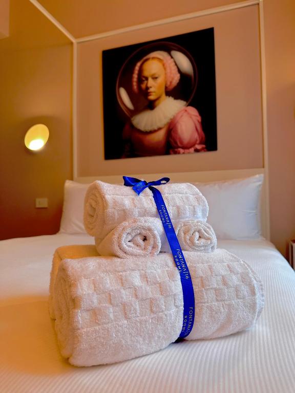 Postel nebo postele na pokoji v ubytování Fontana 16 Rooms