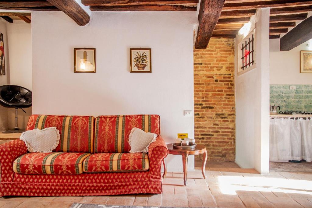 Posezení v ubytování Romantic & Charming appartamento in centro storico Cuore di Toscana
