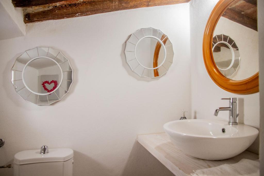 Koupelna v ubytování Romantic & Charming appartamento in centro storico Cuore di Toscana
