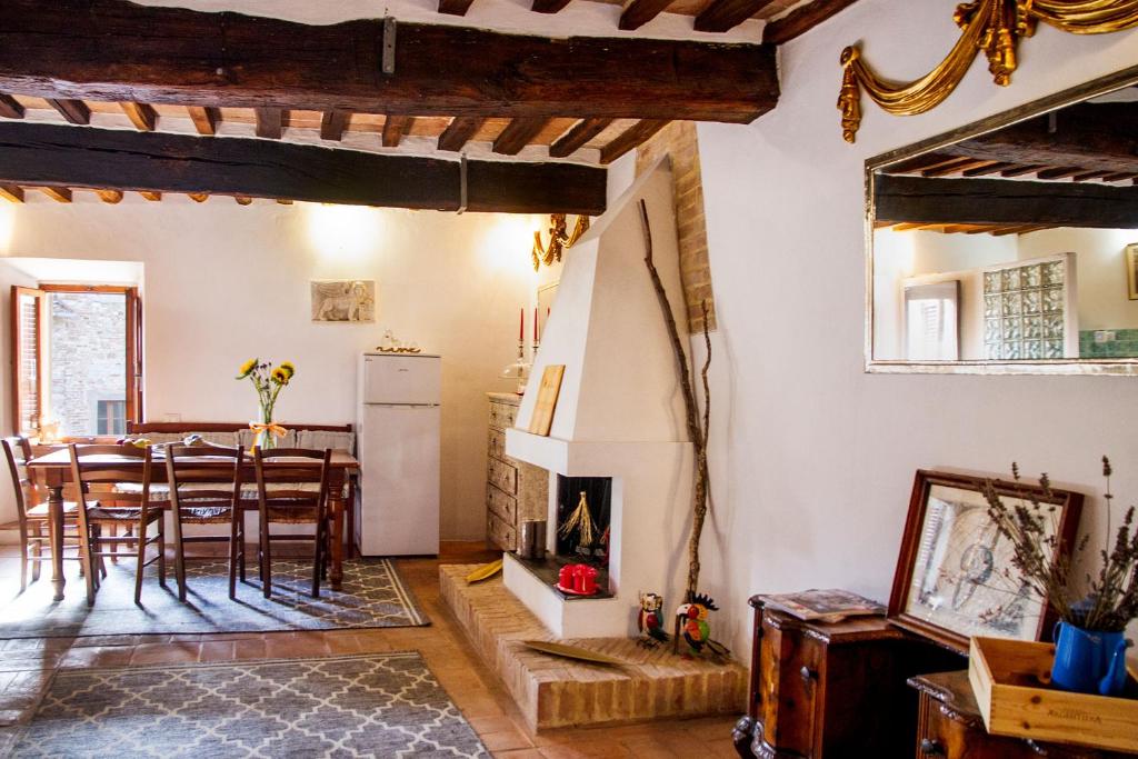 Kuchyň nebo kuchyňský kout v ubytování Romantic & Charming appartamento in centro storico Cuore di Toscana