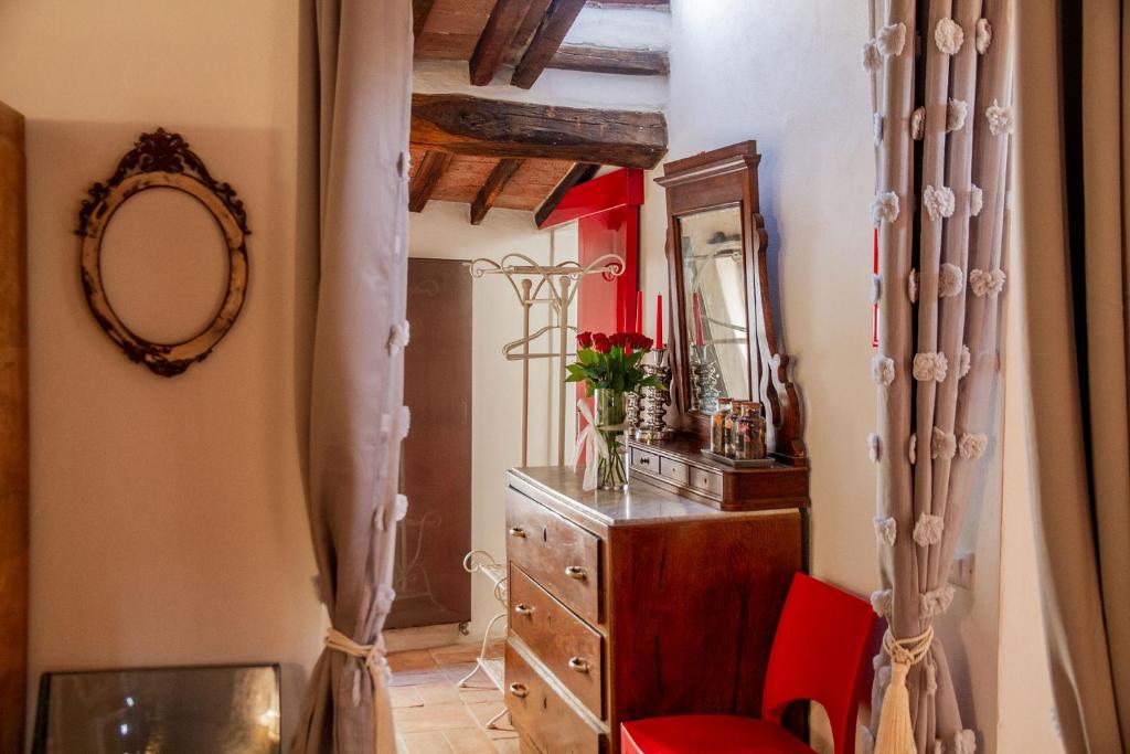 Posezení v ubytování Romantic & Charming appartamento in centro storico Cuore di Toscana