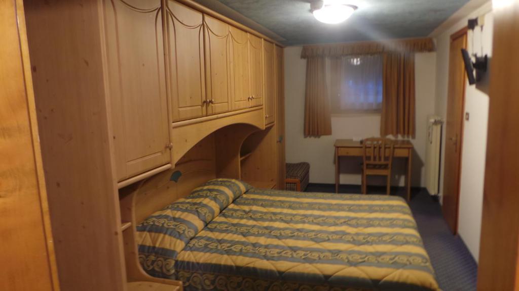 Postel nebo postele na pokoji v ubytování Hotel Pordoi - Fam Furgler