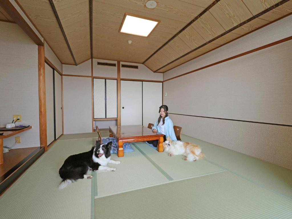 Domácí mazlíčci ubytovaní s hosty v ubytování Nanki Shirahama Dog Paradise