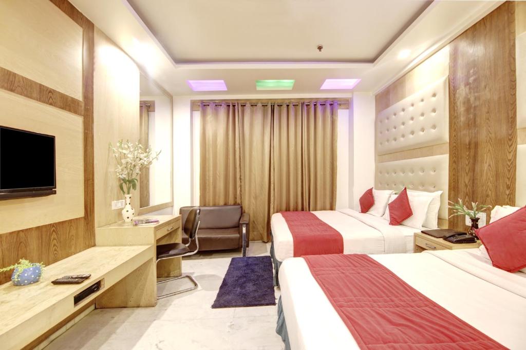 TV a/nebo společenská místnost v ubytování Hotel All Iz Well - Traveller Choice Award winner 2025