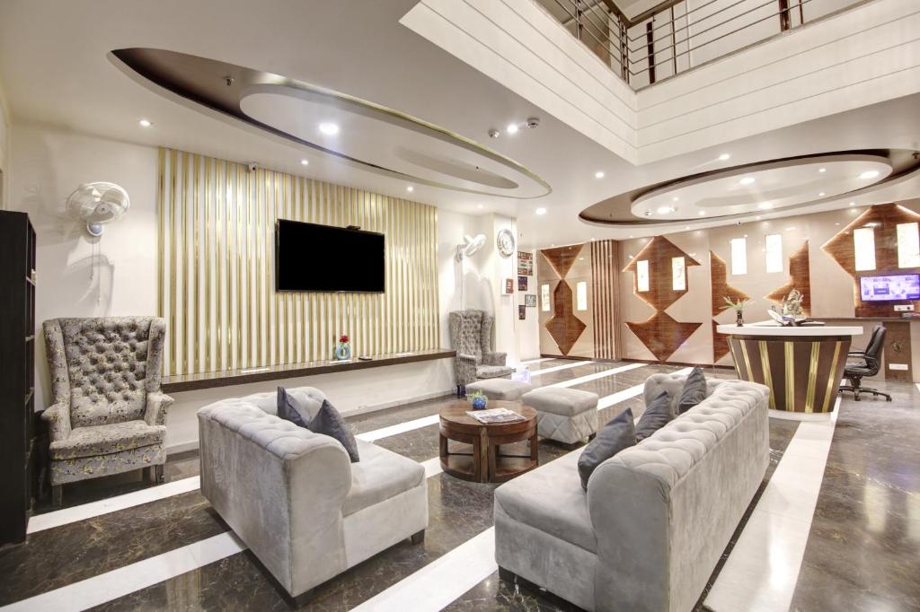 Posezení v ubytování Hotel All Iz Well - Traveller Choice Award winner 2025