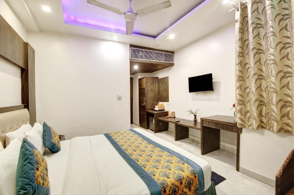 Postel nebo postele na pokoji v ubytování Hotel All Iz Well - Traveller Choice Award winner 2025