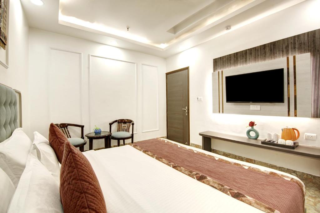 TV a/nebo společenská místnost v ubytování Hotel All Iz Well - Traveller Choice Award winner 2025
