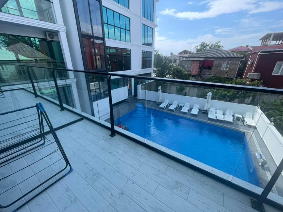 Bazén v ubytování Hotel Chipo 4 nebo v jeho okolí