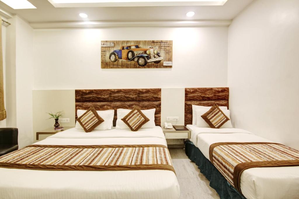 Postel nebo postele na pokoji v ubytování Hotel All Iz Well - Traveller Choice Award winner 2025
