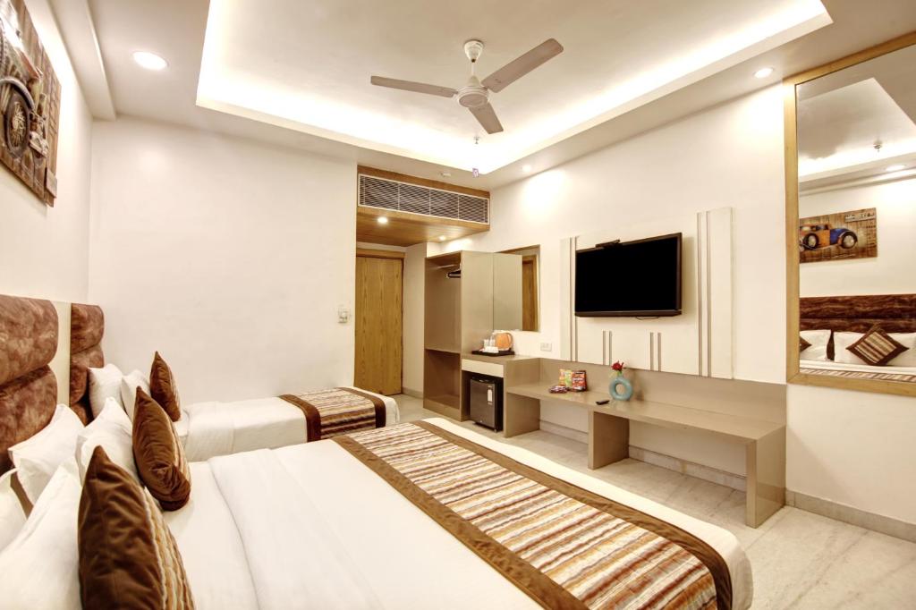 TV a/nebo společenská místnost v ubytování Hotel All Iz Well - Traveller Choice Award winner 2025