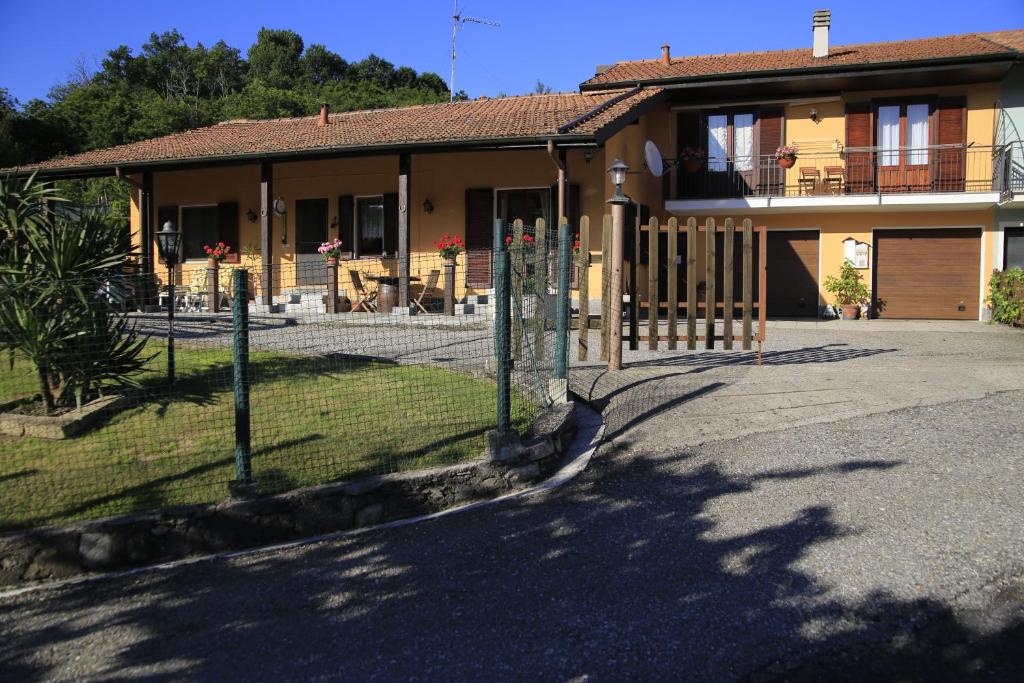 a house with a fence in front of it at B&B La Quiete in Invorio Inferiore