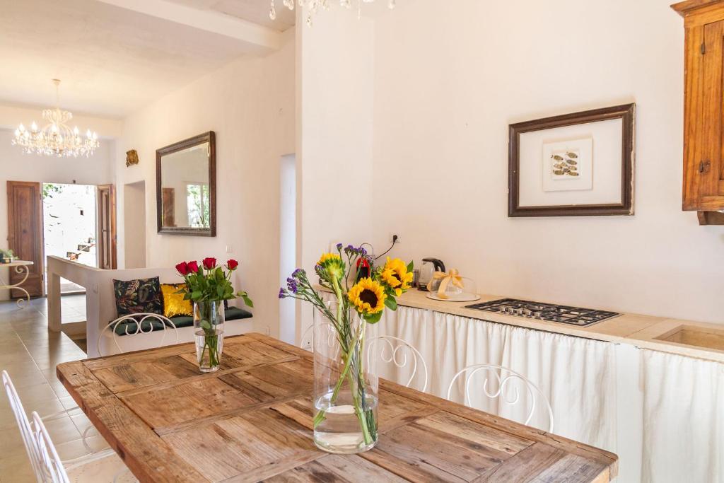 Zdjęcie z galerii obiektu Casa Sole di Toscana con grande terrazza panoramica, giardino e vasca relax idromassaggio w mieście Monterotondo