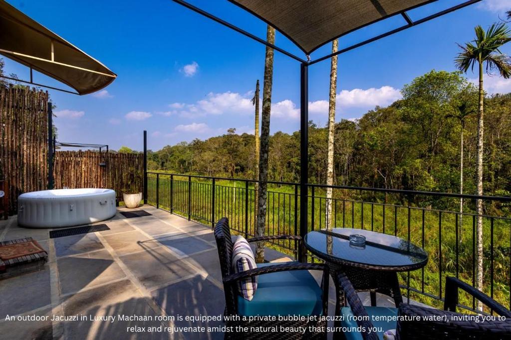 Μπαλκόνι ή βεράντα στο Machaan Wilderness Lodge Nagarahole