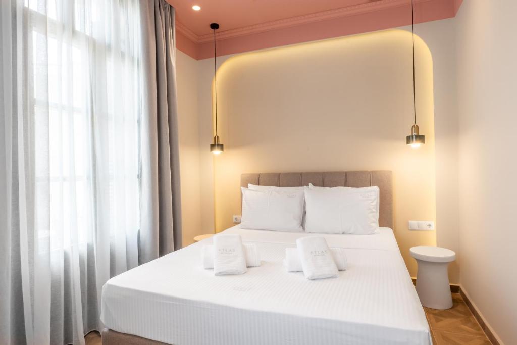 Postel nebo postele na pokoji v ubytování Atlas Boutique Suites
