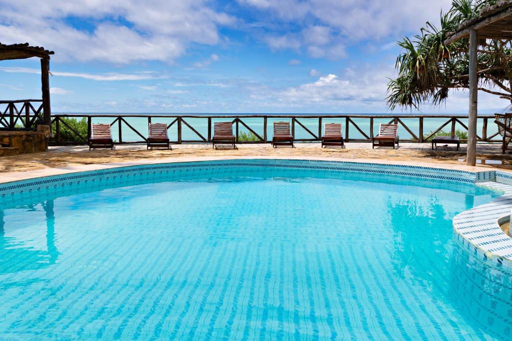 Bazén v ubytování Tanzanite Beach Resort nebo v jeho okolí