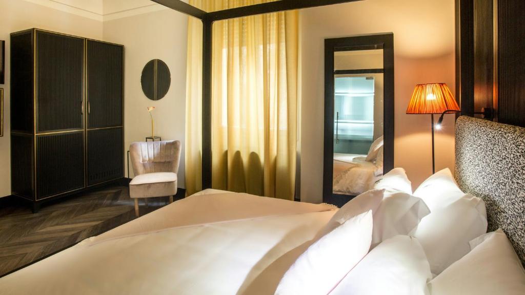 Postel nebo postele na pokoji v ubytování Hotel The Haven Roma