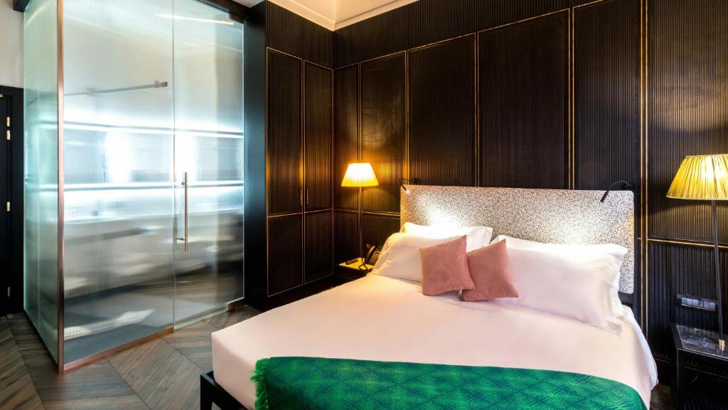 Postel nebo postele na pokoji v ubytování Hotel The Haven Roma