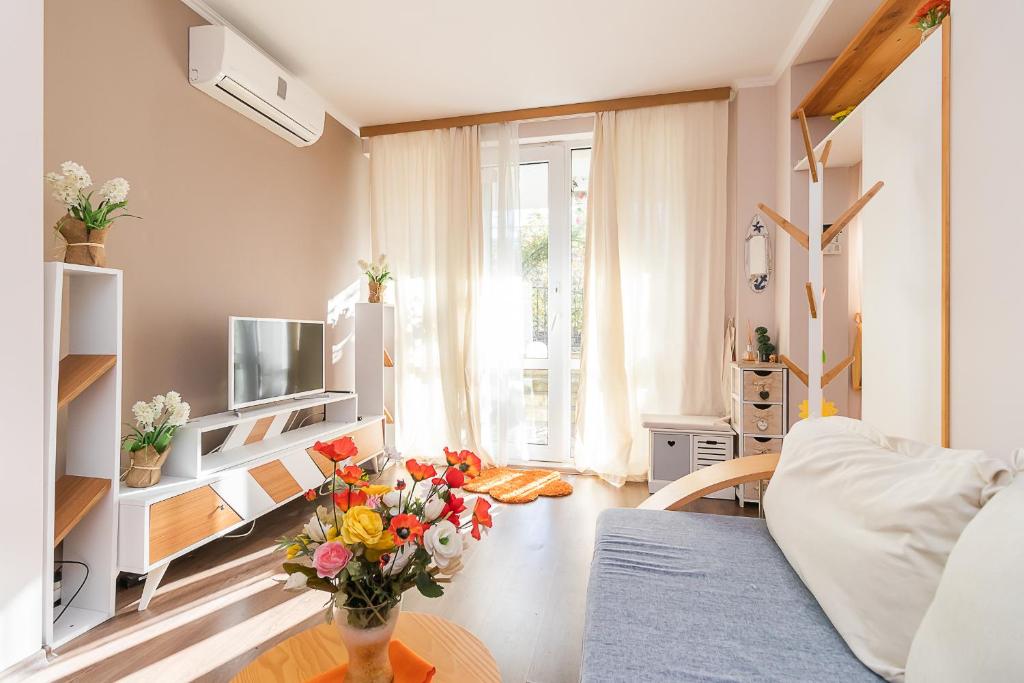 Seaside Apartment with a garden