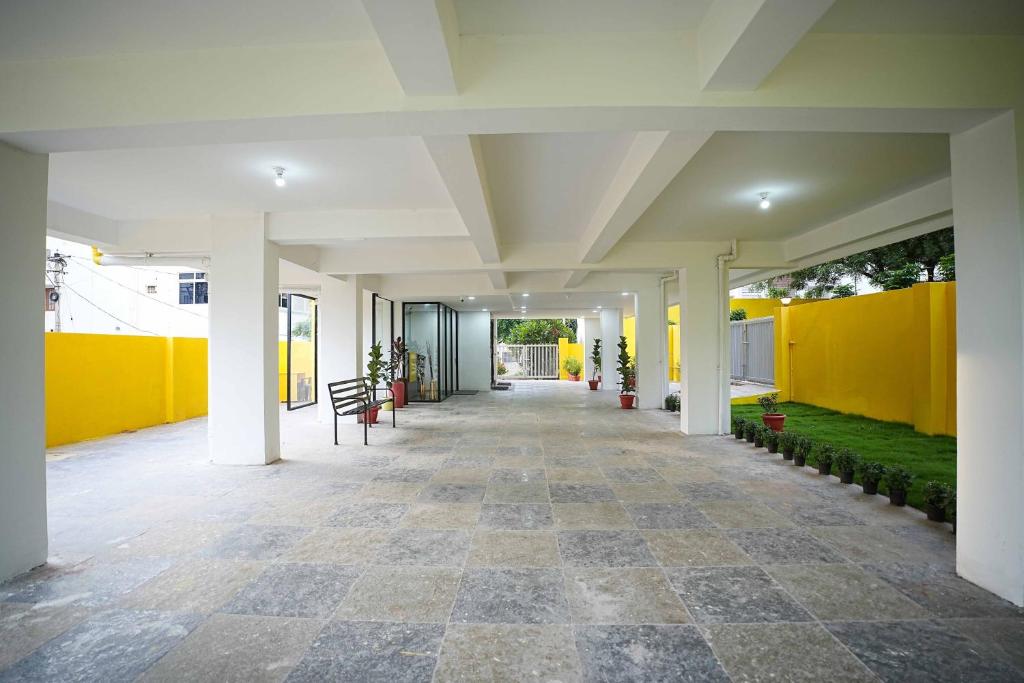 Fotografie z fotogalerie ubytování Yellow Bells Studios And Suites v destinaci Gachibowli