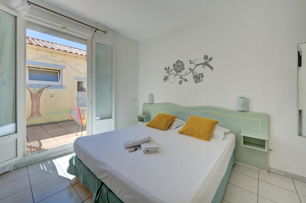 Postel nebo postele na pokoji v ubytování Hotel Camille
