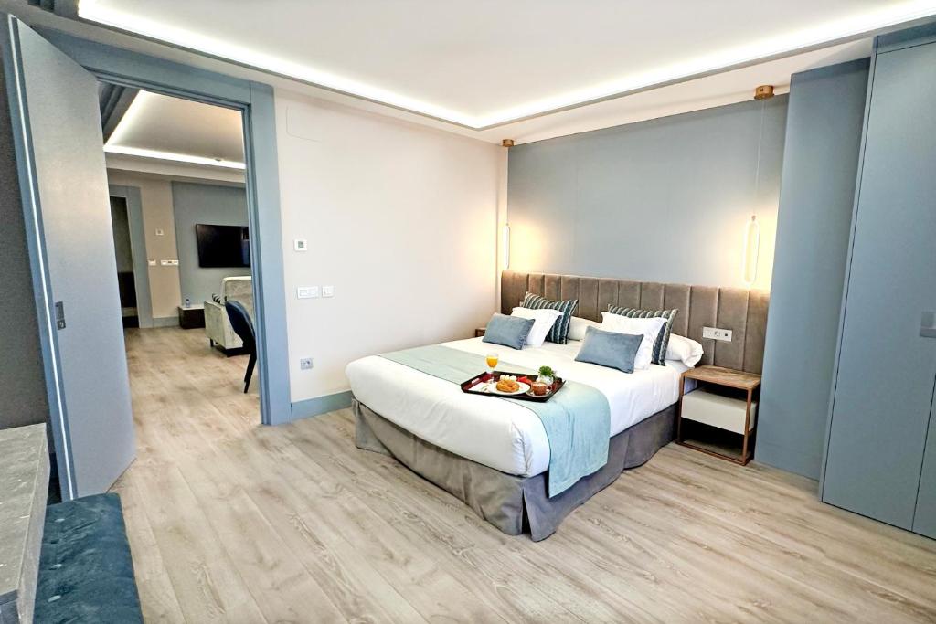 Postel nebo postele na pokoji v ubytování Hotel Alfonso VIII