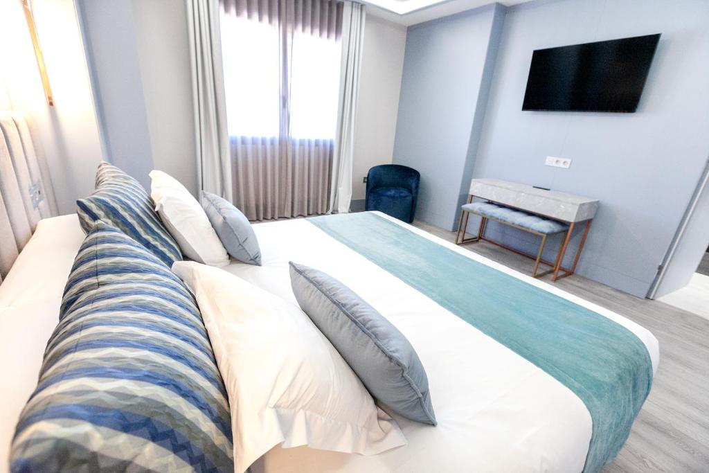TV a/nebo společenská místnost v ubytování Hotel Alfonso VIII