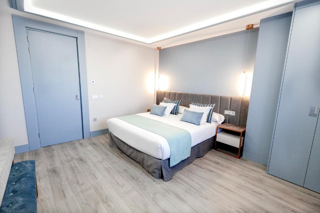 Postel nebo postele na pokoji v ubytování Hotel Alfonso VIII