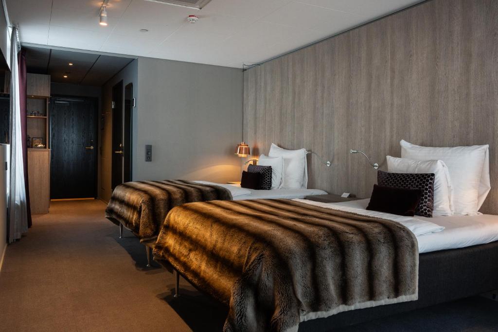 Postel nebo postele na pokoji v ubytování KUST Hotell & SPA