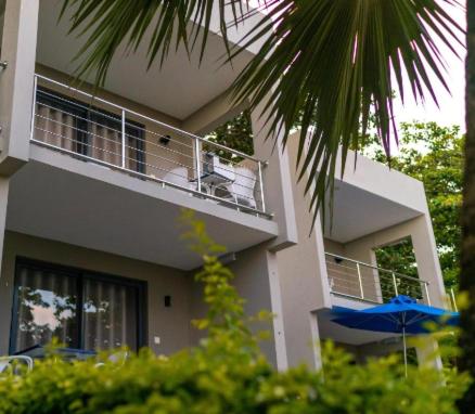 Budova, kde se aparthotel nachází