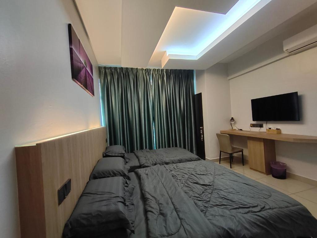 TV a/nebo společenská místnost v ubytování Hanan Studio Apartment with Pool, Wifi & Netflix