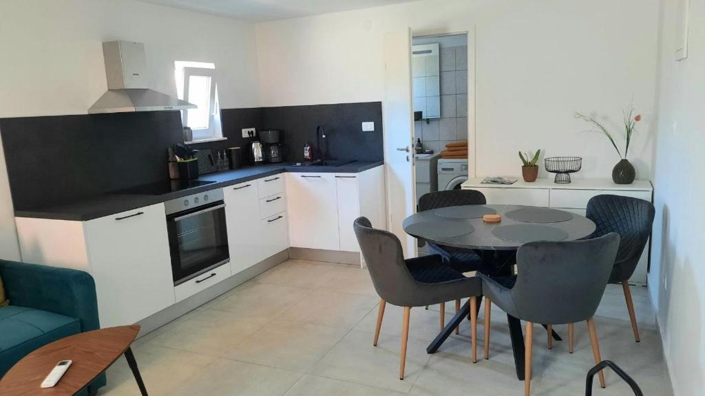 Kuhinja oz. manjša kuhinja v nastanitvi Apartment Olive Istra