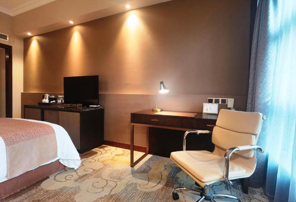 TV a/nebo společenská místnost v ubytování Jin Jiang Pine City Hotel
