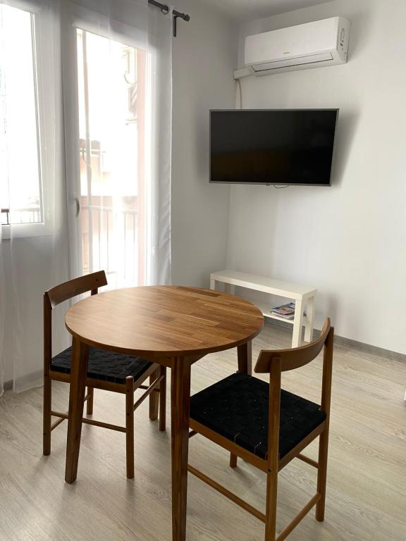 Televízia a/alebo spoločenská miestnosť v ubytovaní Cozy apartment Alicante