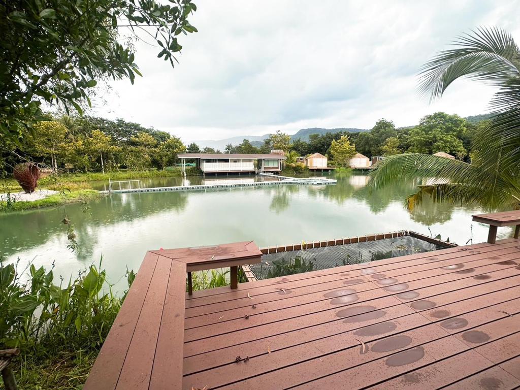 Eco Eyes Village - Sala De Doble O Gemela Superior Con Vista Al Lago
