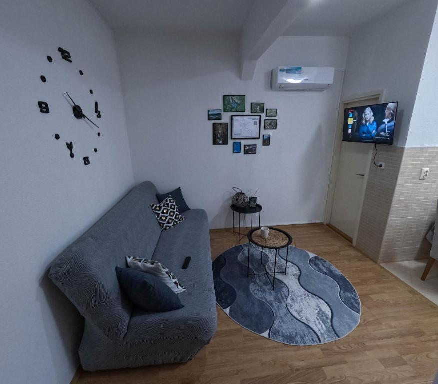 Μια τηλεόραση ή/και κέντρο ψυχαγωγίας στο M&M Drvar