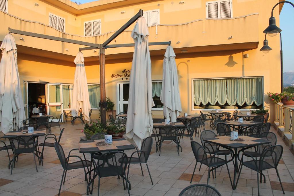 Restauracja lub miejsce do jedzenia w obiekcie Zefiro Residence