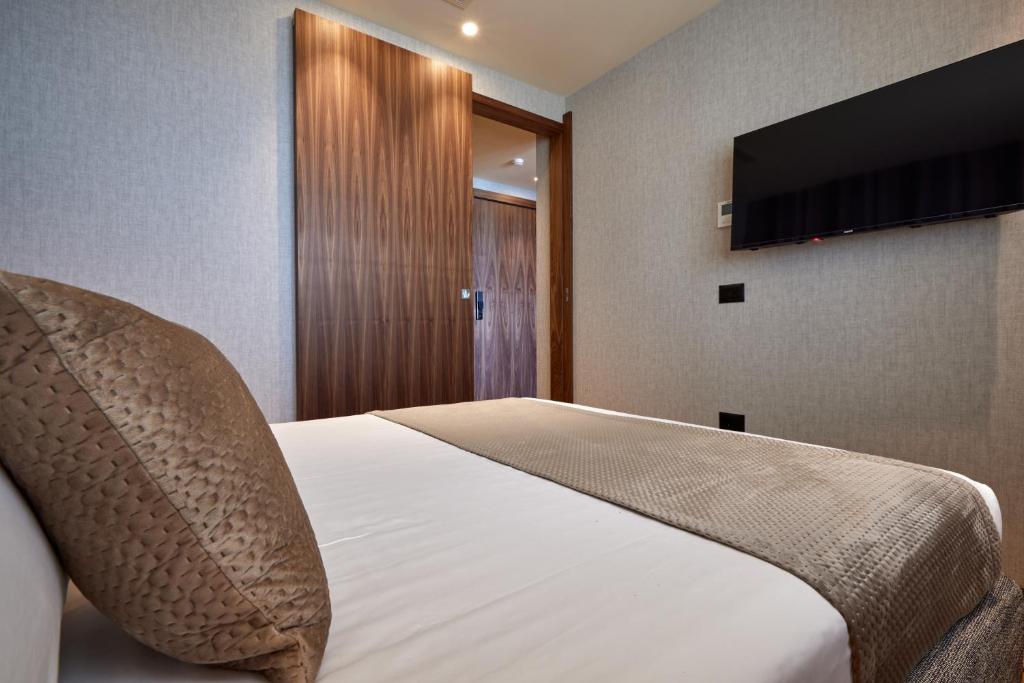 TV a/nebo společenská místnost v ubytování VALIS LUXURY Hotel